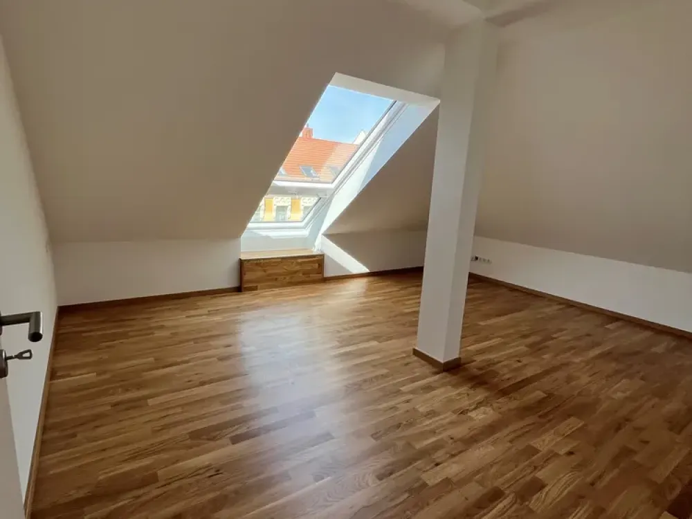 Wohnen über den Dächern: Erstbezug mit sonniger Dachterrasse