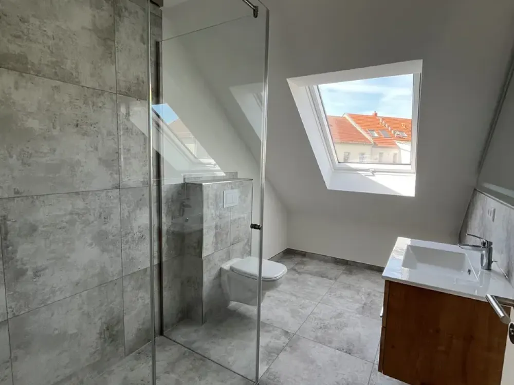 Wohnen über den Dächern: Erstbezug mit sonniger Dachterrasse