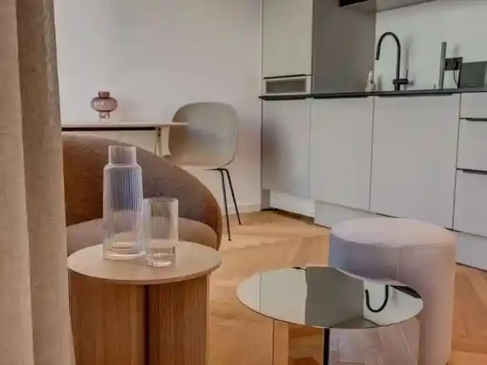 Neubau,Einbauküche,geschmackvolle 2-Zimmer-Wohnung mit lux. Innenausstattung in München, Stellplatzt
