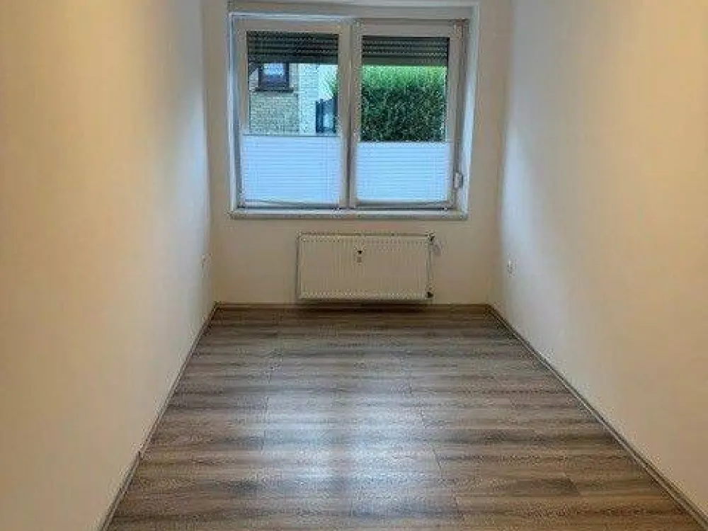 90 m² im Erdgeschoss suchen neue Mieter!!!