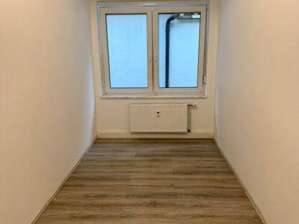 90 m² im Erdgeschoss suchen neue Mieter!!!