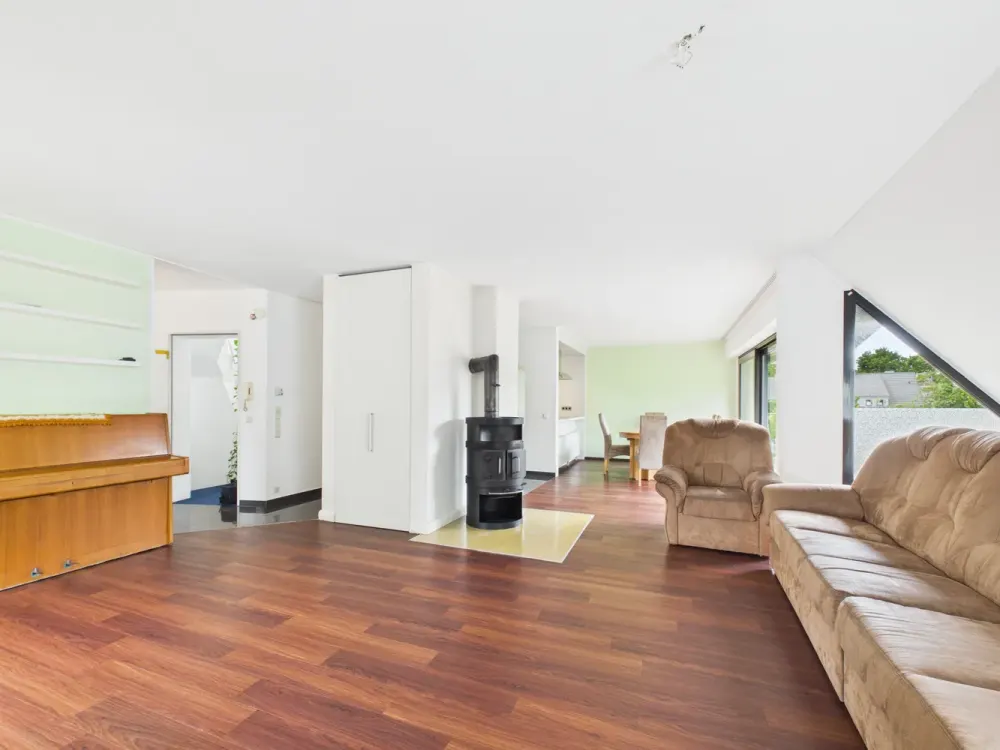 5-Room Maisonette Apartment with Fireplace and Loggia
