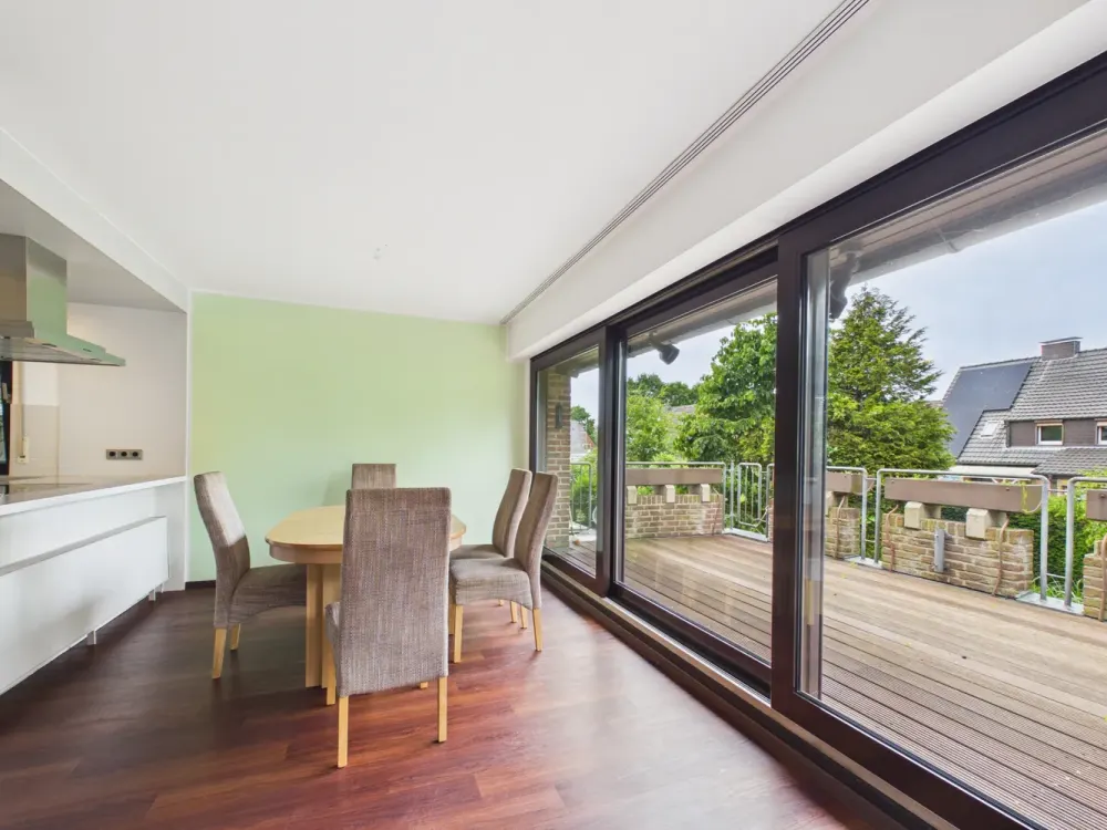 5-Room Maisonette Apartment with Fireplace and Loggia