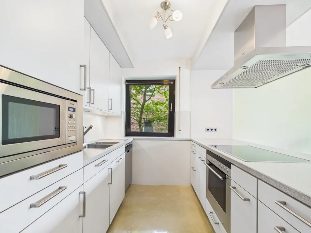 5-Room Maisonette Apartment with Fireplace and Loggia