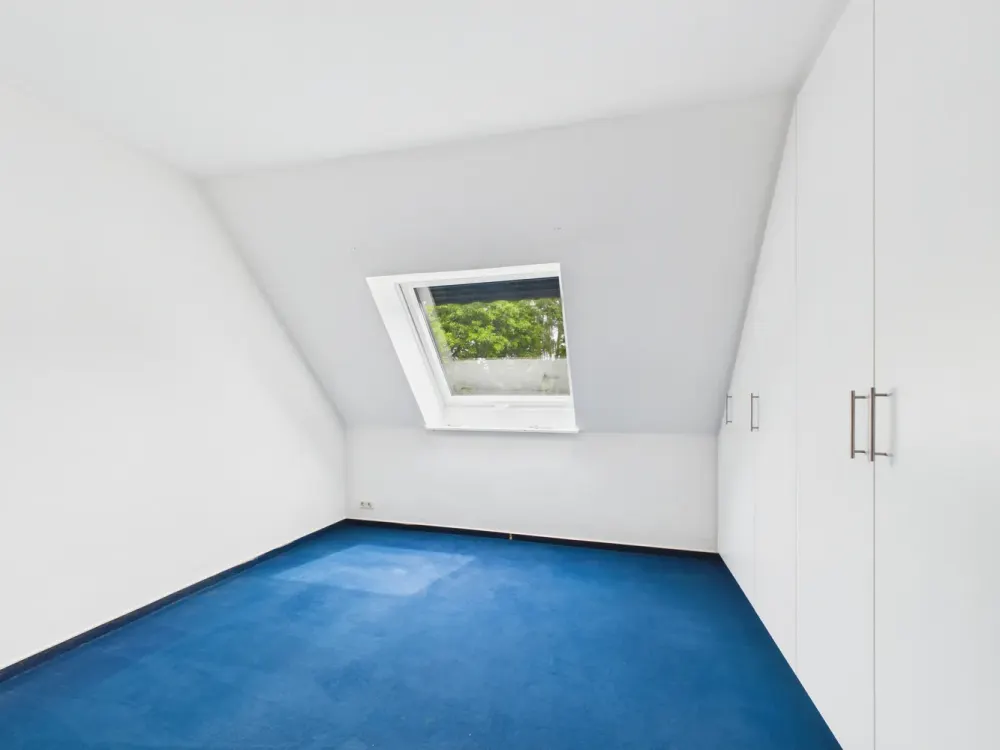 5-Room Maisonette Apartment with Fireplace and Loggia