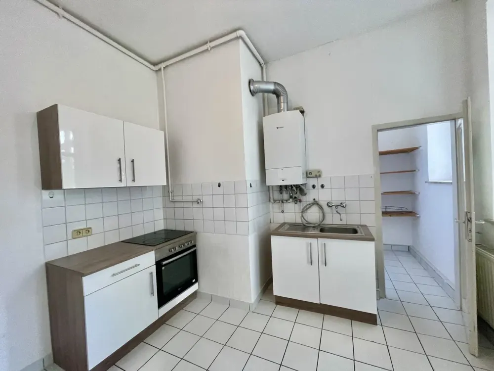شقة في مبنى قديم مع لوجيا شمسية زجاجية - السكن في قلب S-West