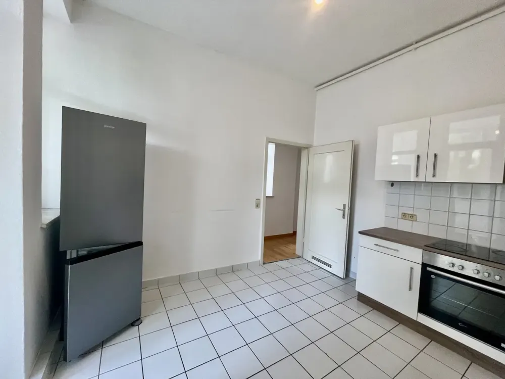 شقة في مبنى قديم مع لوجيا شمسية زجاجية - السكن في قلب S-West