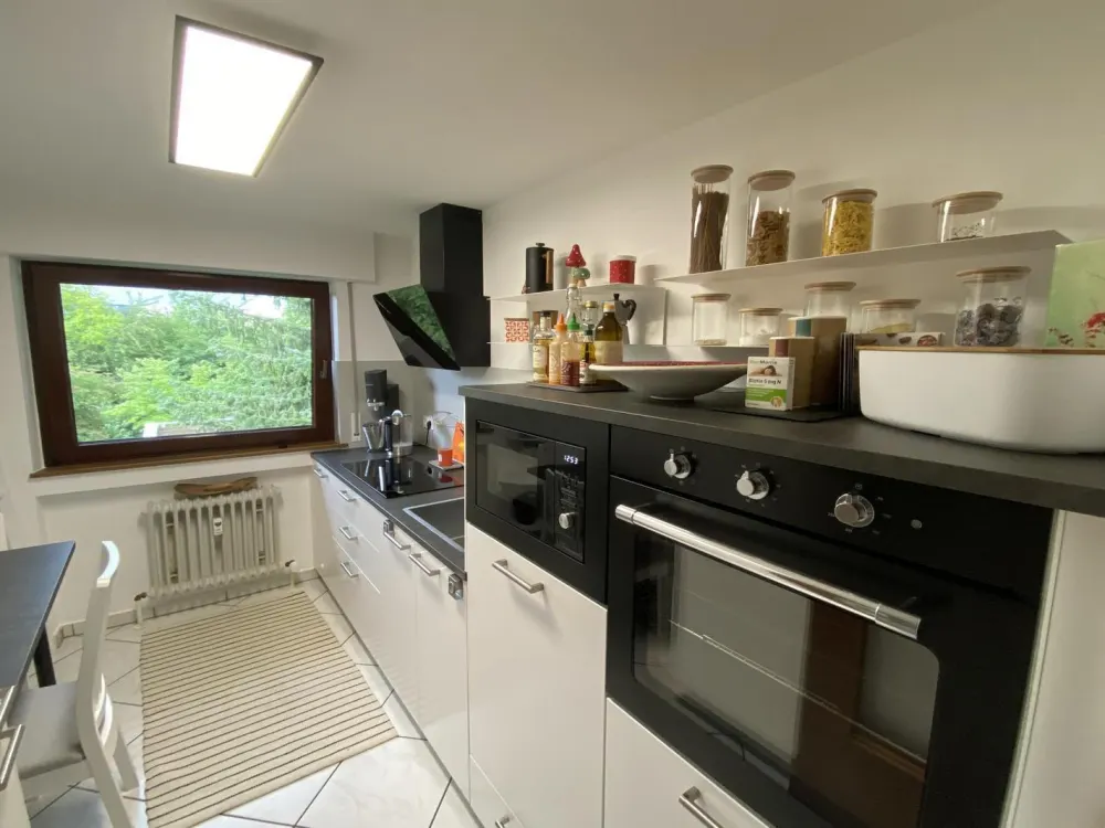 Helle 2-Zimmer-Wohnung mit Balkon und Stellplatz