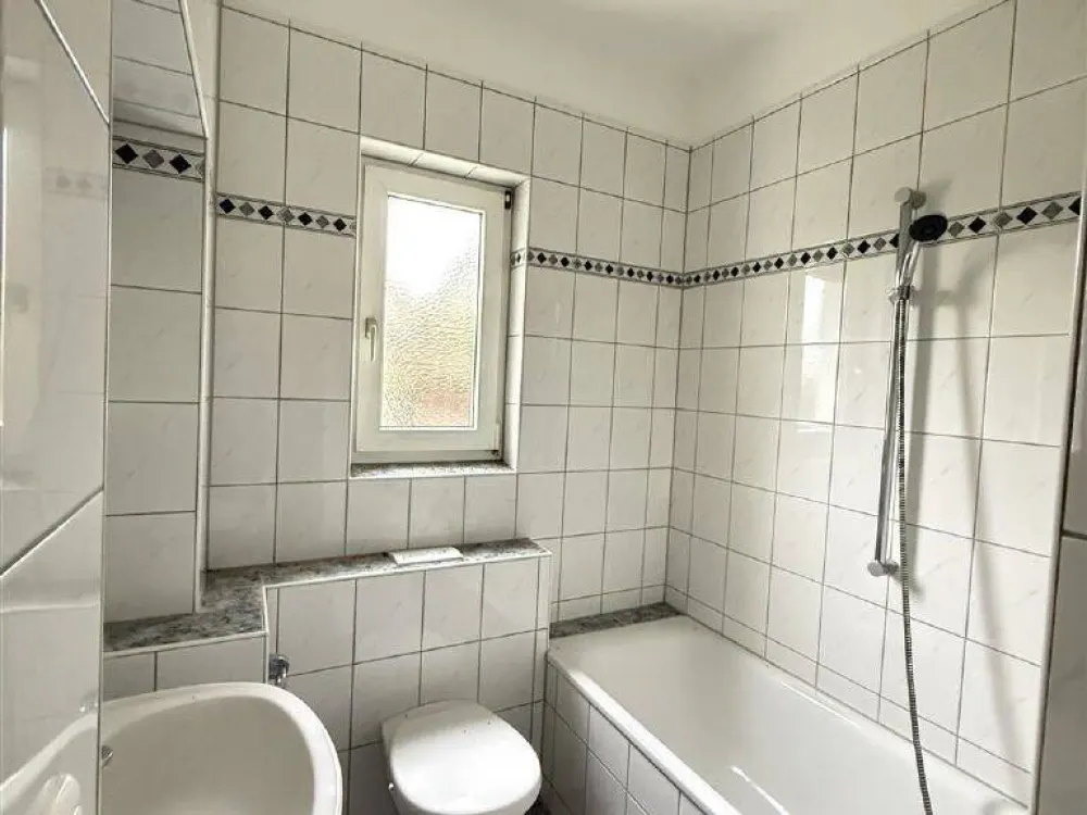 Start a Shared Flat Now!!! Attractive 3-Room Apartment in Central University Location