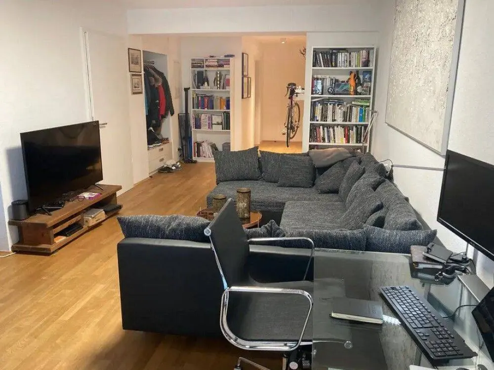 Stilvolle, geräumige 2-Zimmer-Wohnung mit Balkon und Einbauküche in Europaviertel