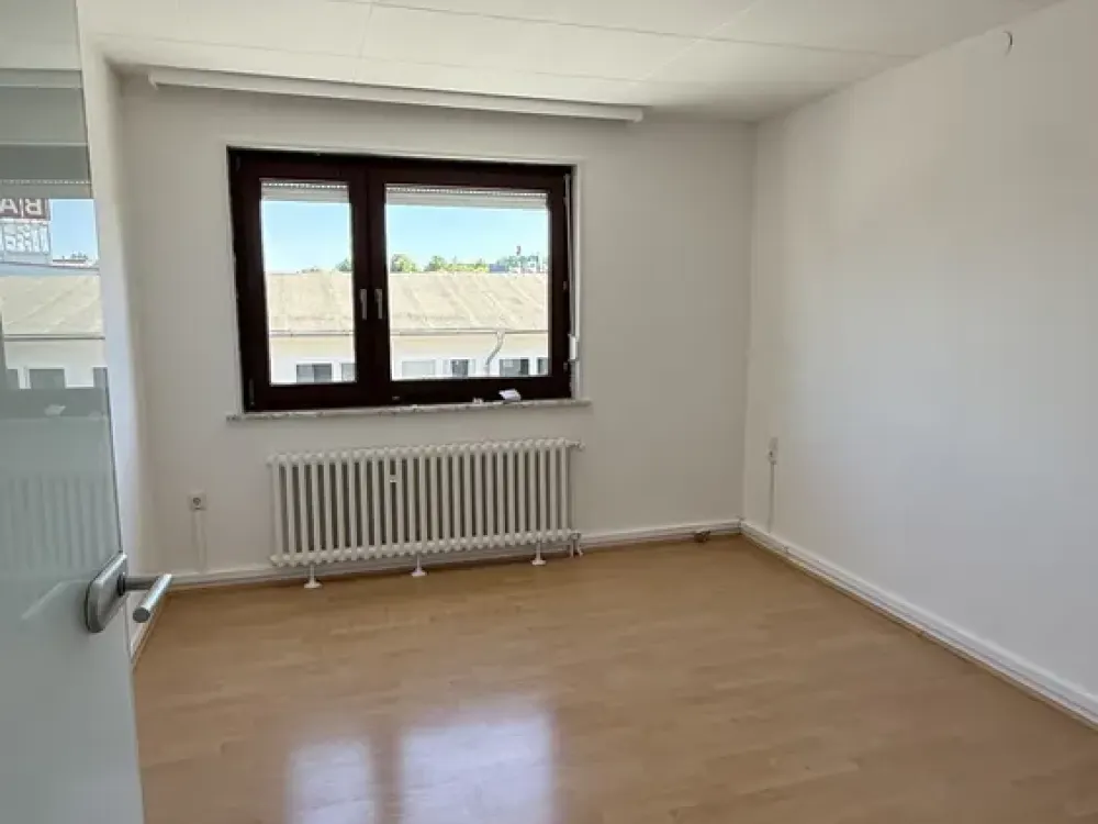 Große 3 Zimmer Wohnung