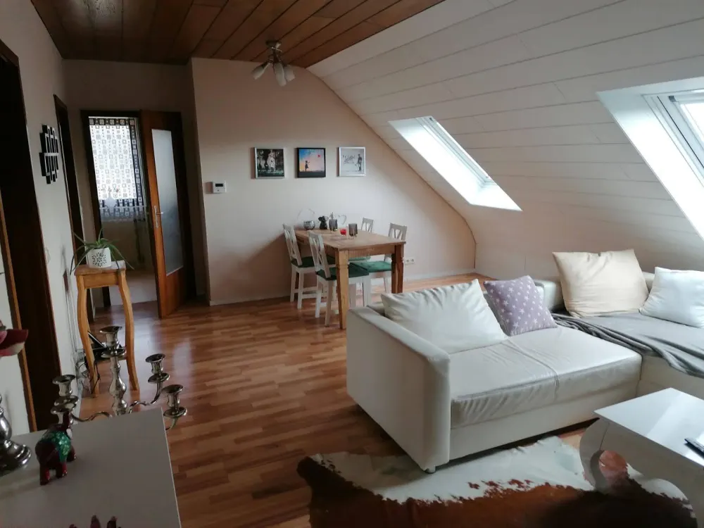 Helle, schöne Dachgeschosswohnung in Bous zu vermieten