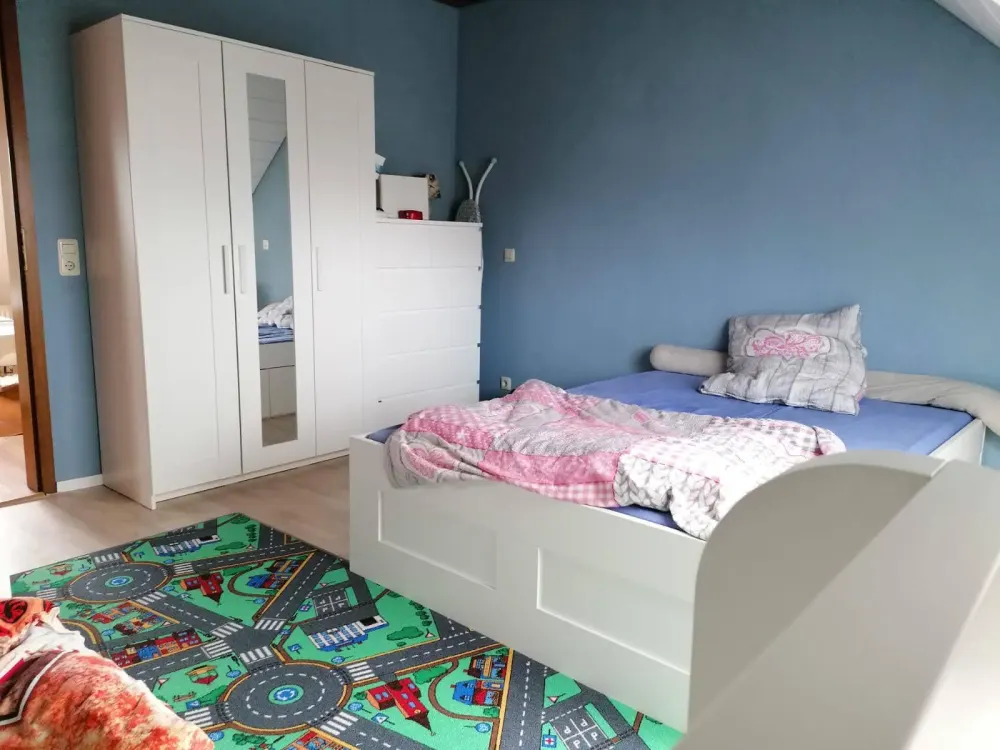 Helle, schöne Dachgeschosswohnung in Bous zu vermieten