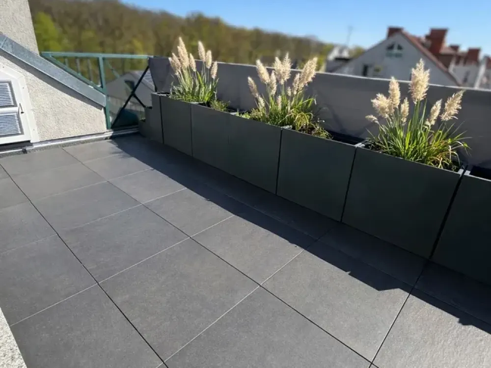 Exklusive Maisonette-Dachgeschosswohnung mit großem Balkon und Blick ins Grüne Nähe Messe Frankfurt