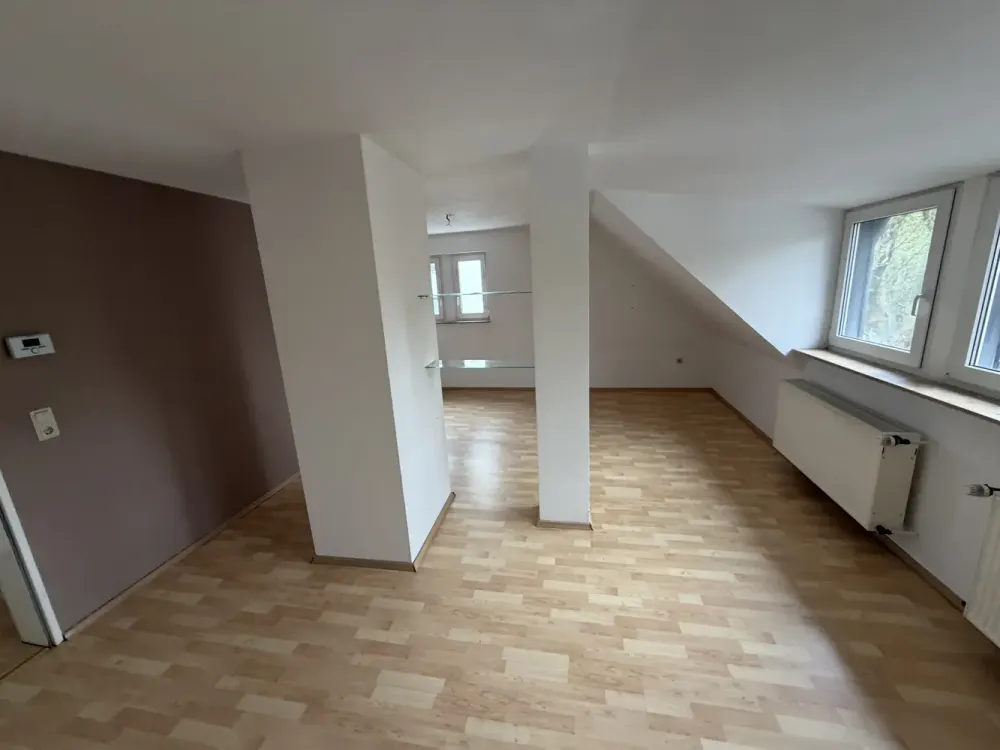 Großzügige DG-Wohnung