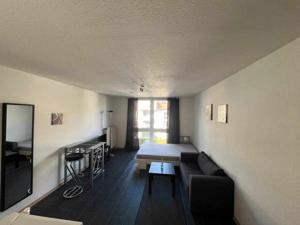 Helle, voll möblierte 1-Zimmer-Wohnung in ruhiger zentraler Lage