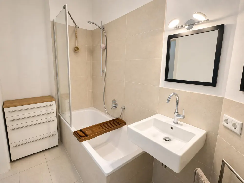 2- Zimmer Terrassen Altbauwohnung in Pempelfort