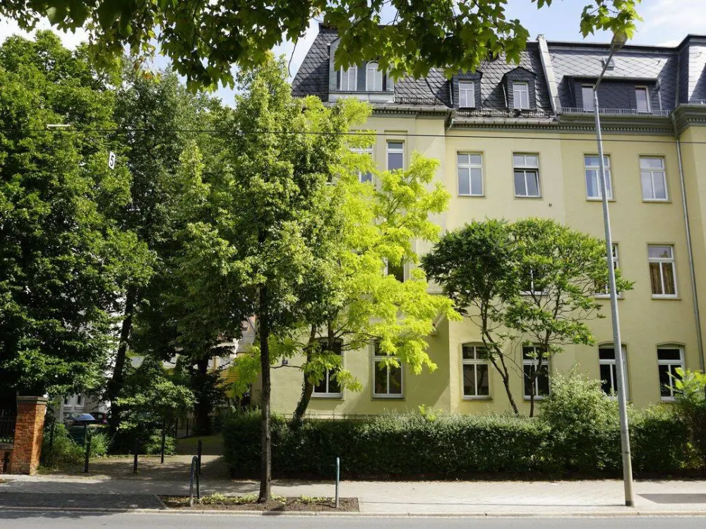 INDIVIDUALISTEN AUFGEPASST !!! "2" Zimmer-ALTBAU-Wohnung mit Einbauküche und Dielen
