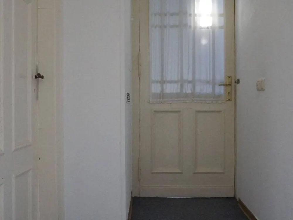 INDIVIDUALISTEN AUFGEPASST !!! "2" Zimmer-ALTBAU-Wohnung mit Einbauküche und Dielen