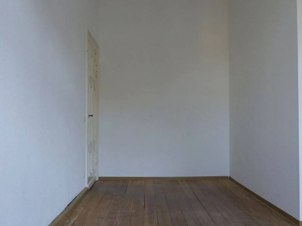INDIVIDUALISTEN AUFGEPASST !!! "2" Zimmer-ALTBAU-Wohnung mit Einbauküche und Dielen