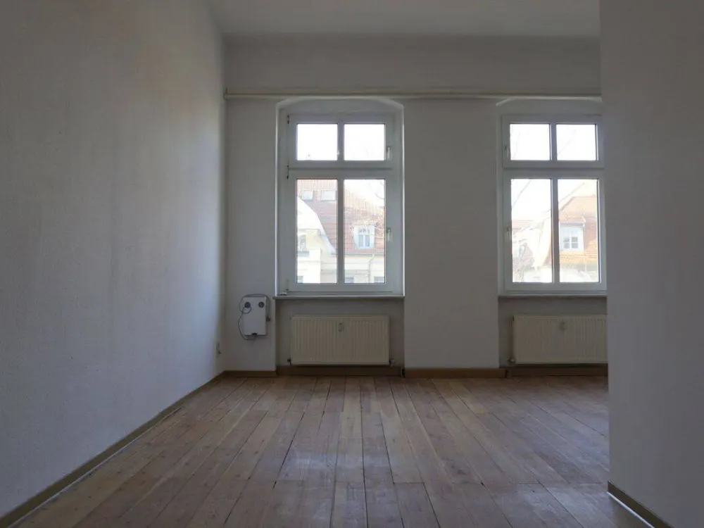 INDIVIDUALISTEN AUFGEPASST !!! "2" Zimmer-ALTBAU-Wohnung mit Einbauküche und Dielen