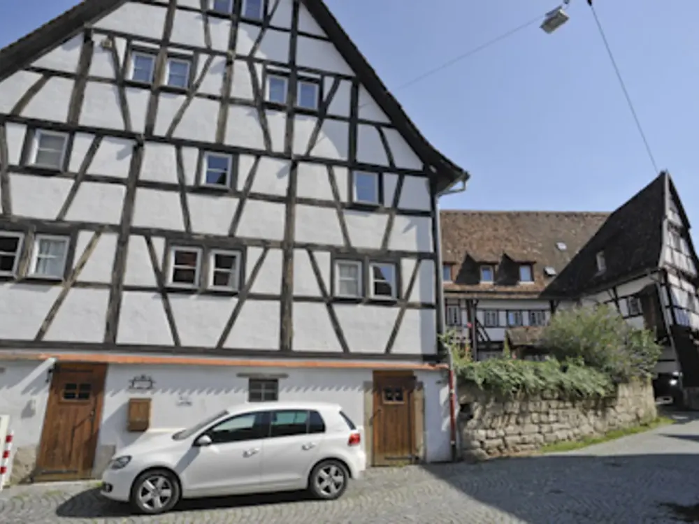 Wohnen mit Charakter: 4-Zimmer-Dachgeschosswohnung in historischem Ambiente