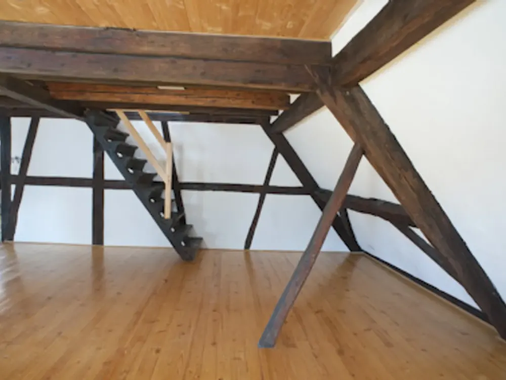 Wohnen mit Charakter: 4-Zimmer-Dachgeschosswohnung in historischem Ambiente