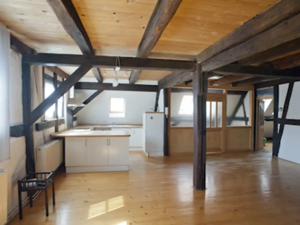 Wohnen mit Charakter: 4-Zimmer-Dachgeschosswohnung in historischem Ambiente
