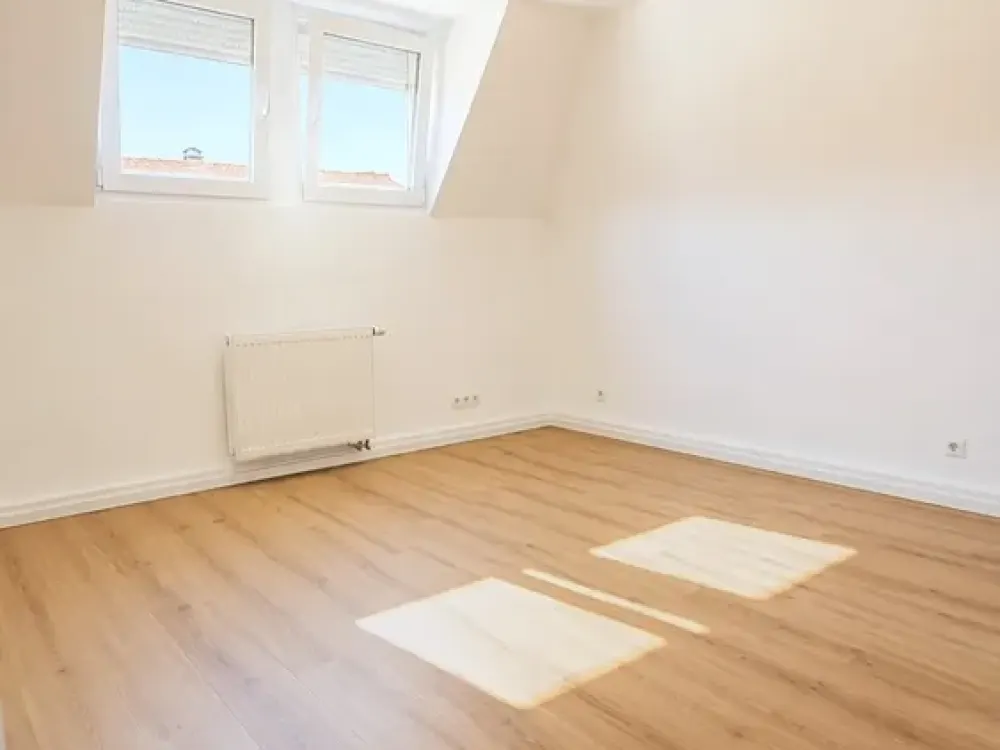 Stilvolle 2-Zimmer-Dachgeschosswohnung im Erstbezug, Komplett saniert in beliebter Wohnlage