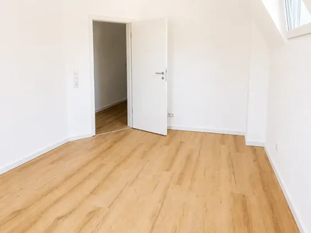 Stilvolle 2-Zimmer-Dachgeschosswohnung im Erstbezug, Komplett saniert in beliebter Wohnlage