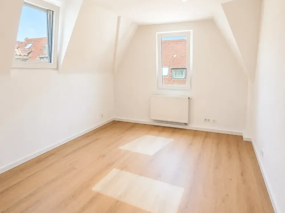 Stilvolle 2-Zimmer-Dachgeschosswohnung im Erstbezug, Komplett saniert in beliebter Wohnlage