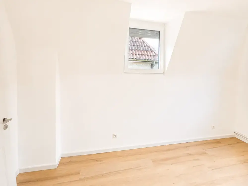Stilvolle 2-Zimmer-Dachgeschosswohnung im Erstbezug, Komplett saniert in beliebter Wohnlage