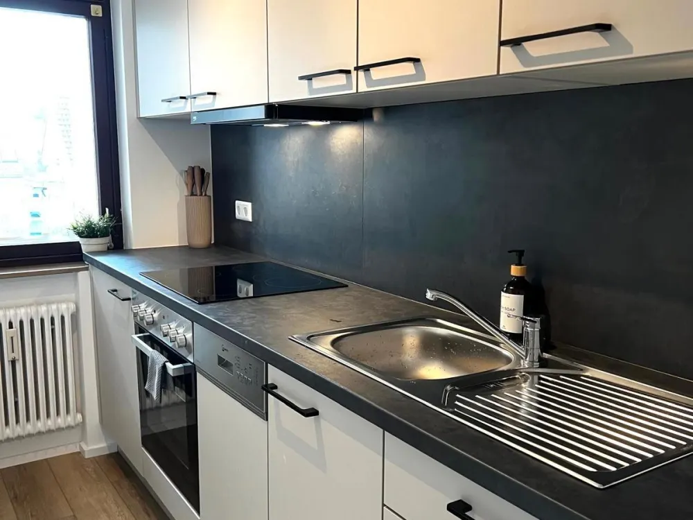Möbliertes Appartement mit Sonnenbalkon ins Grüne