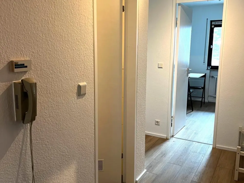 Möbliertes Appartement mit Sonnenbalkon ins Grüne