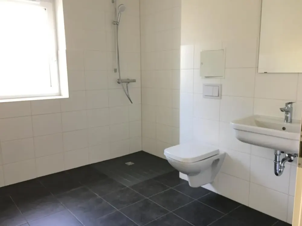 Schöne 3-Raum-Wohnung mit Tageslichtbad und Aufzug!