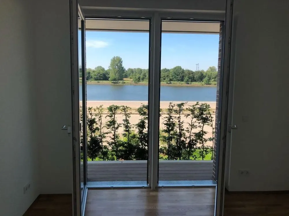 2-Room, Waveline - Überseestadt, in First Row