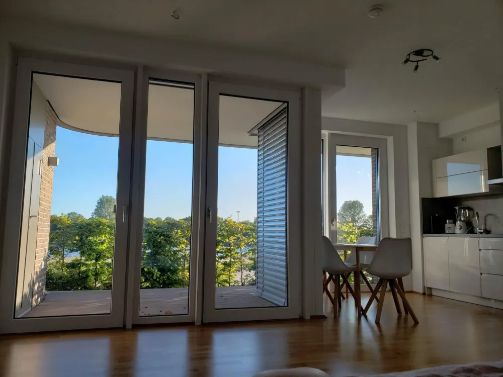 2-Room, Waveline - Überseestadt, in First Row
