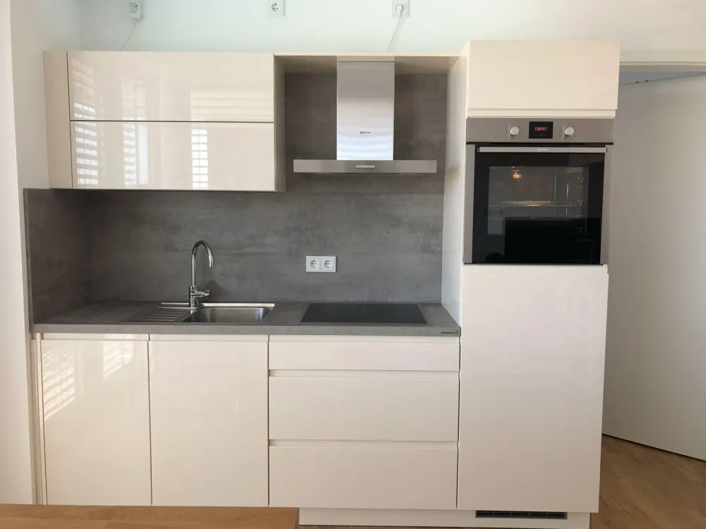 2-Room, Waveline - Überseestadt, in First Row