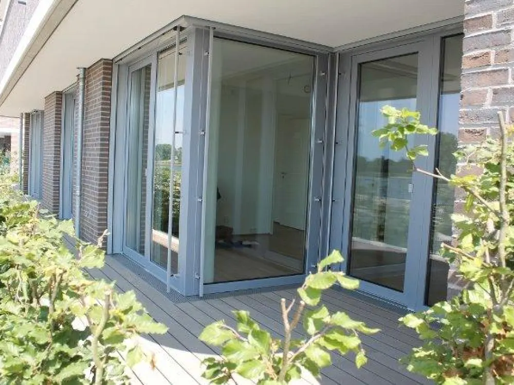 2-Room, Waveline - Überseestadt, in First Row