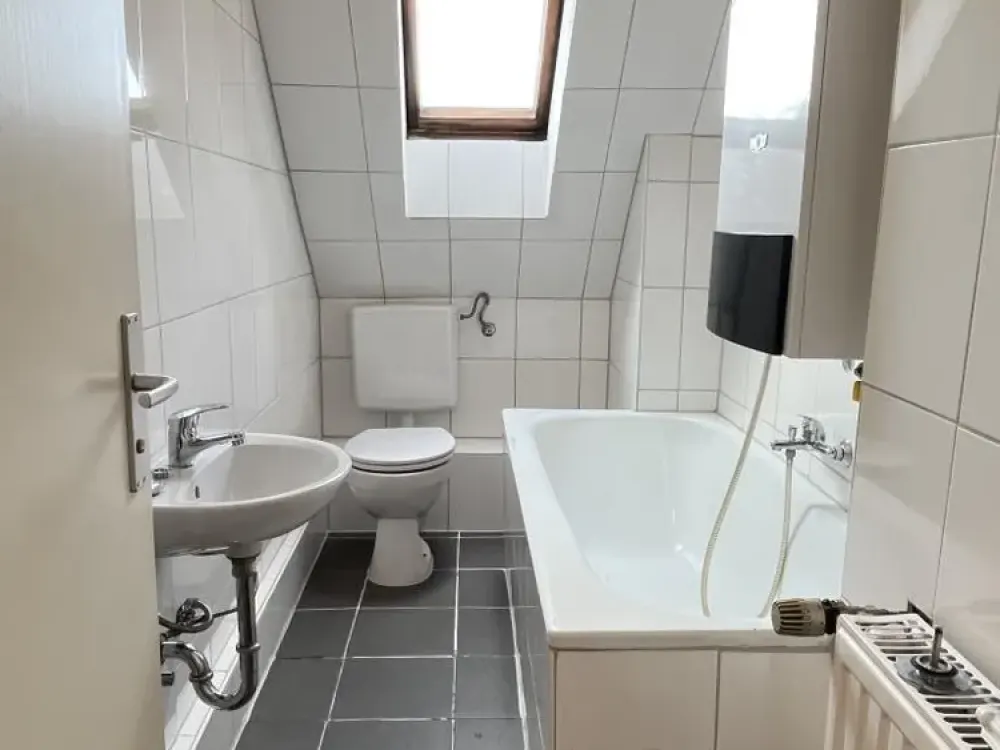 *** Großzügig geschnittenes 3-Zimmer-Dachgeschoß-Apartment - hell und freundlich ***