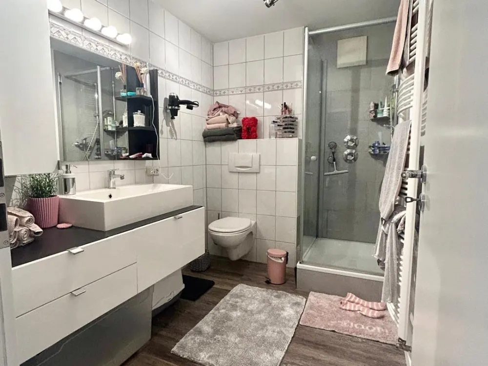 Mieter gesucht, 2-Zimmer-Souterrainwohnung ab 01.10