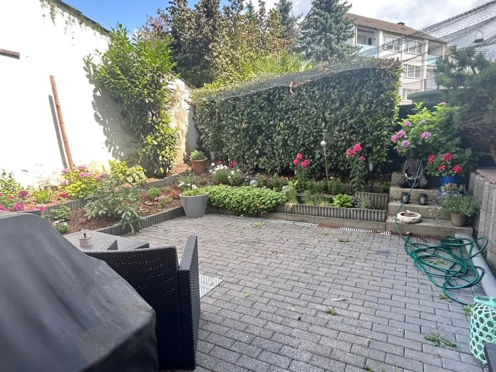Mieter gesucht, 2-Zimmer-Souterrainwohnung ab 01.10