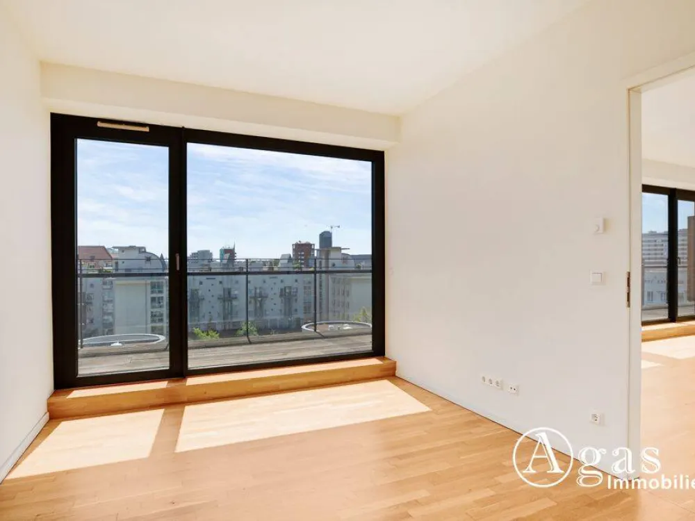 Lichtdurchflutete 2 Zimmer Wohnung mit ca. 67m², EBK und großem Balkon in Berlin-Mitte!
