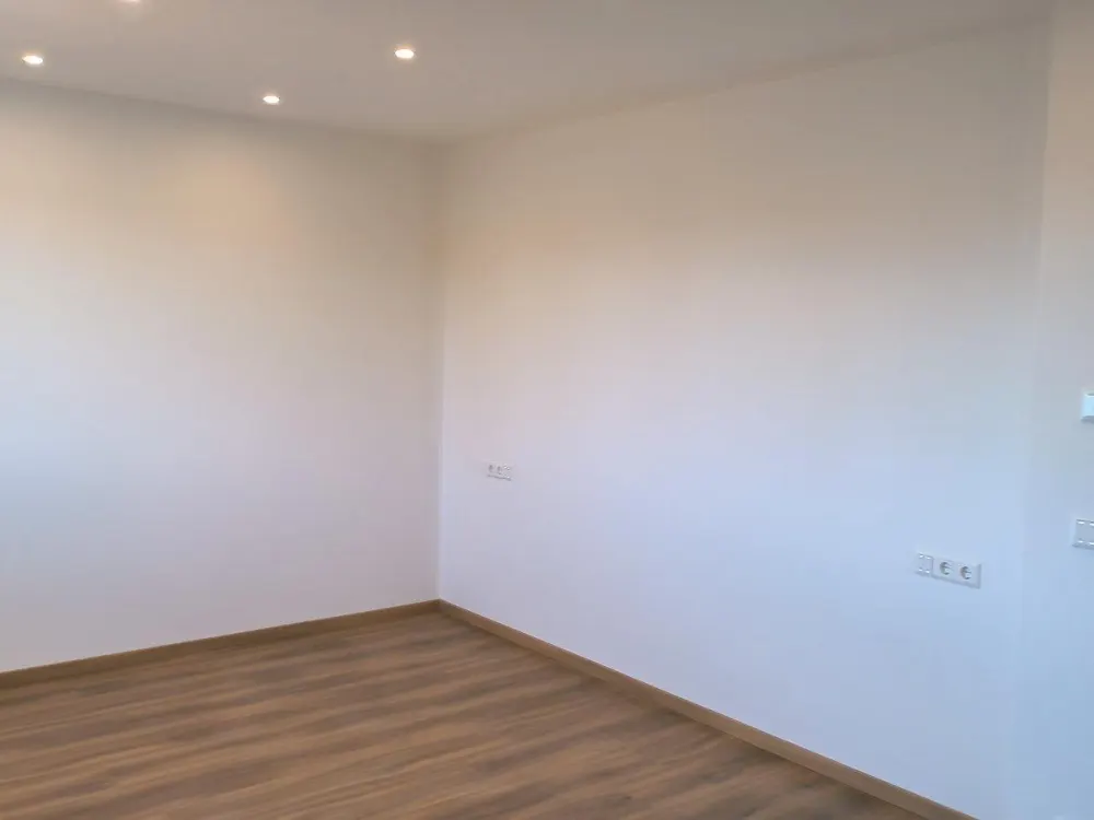 2-Zimmer-Wohnung, Erstbezug