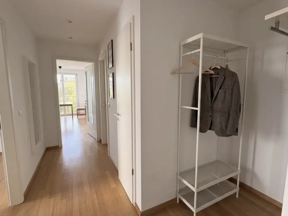 Moderne 3-Zimmer-Wohnung mit Parkblick, großem Balkon & Tiefgaragenstellplatz in Schwabing-West