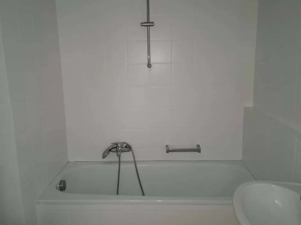 Newly Renovated 2-Room Apartment with Kitchen and Bathroom