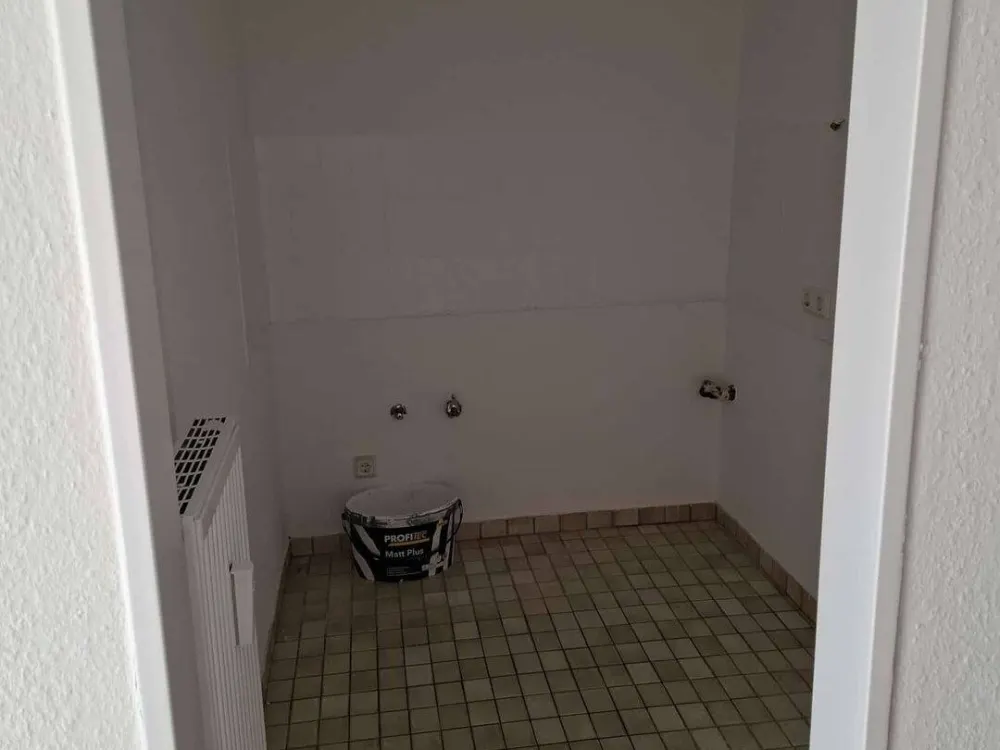 Newly Renovated 2-Room Apartment with Kitchen and Bathroom