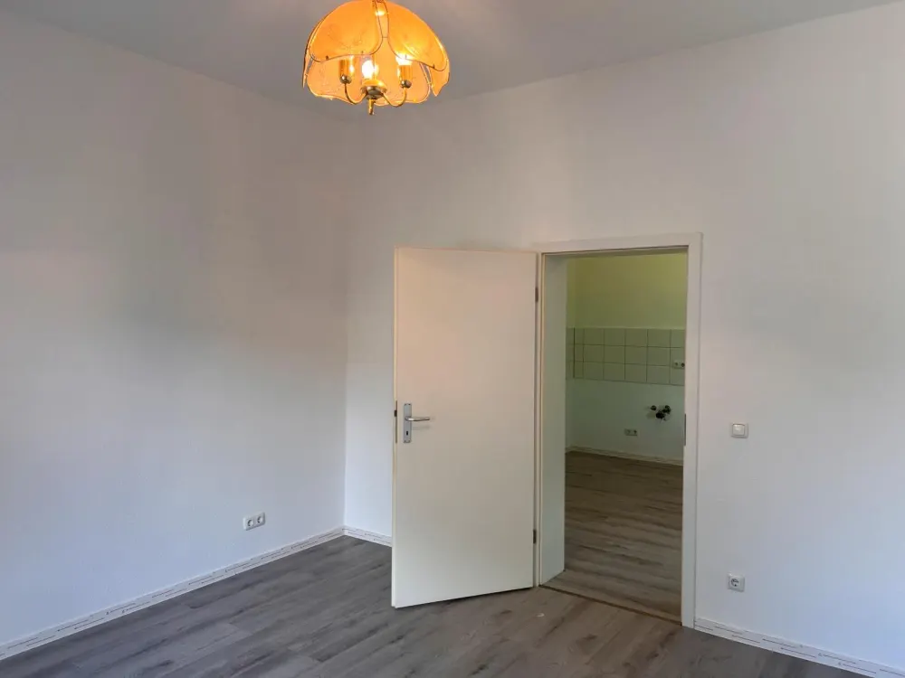 Frisch renovierte 2,5 Zimmer Wohnung im Erdgeschoss zu vermieten