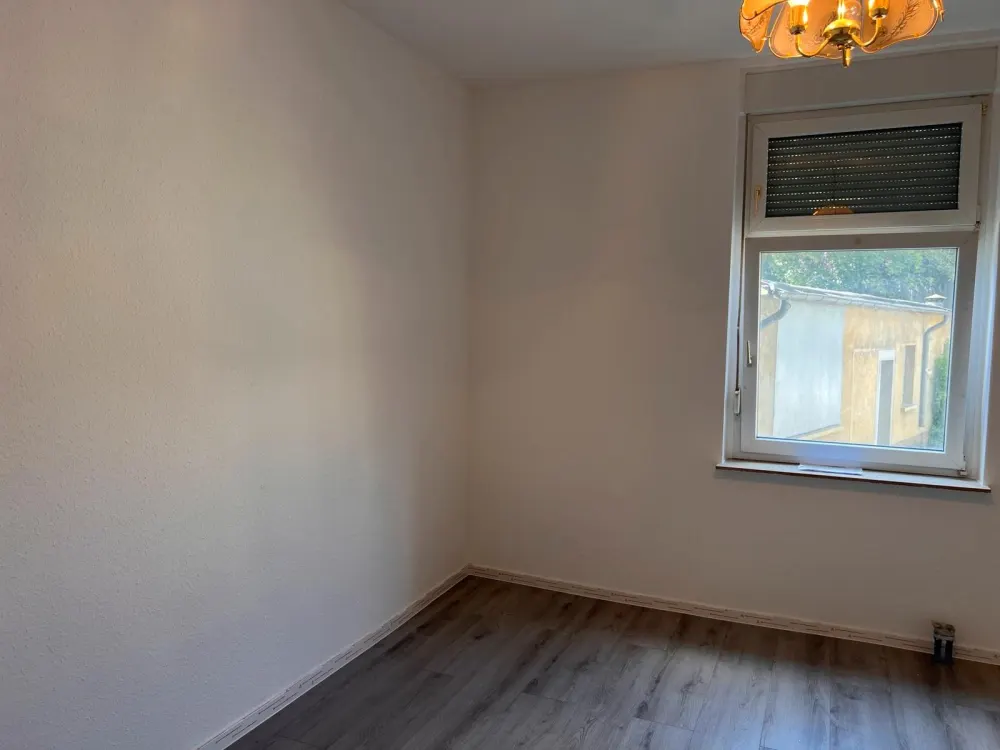 Frisch renovierte 2,5 Zimmer Wohnung im Erdgeschoss zu vermieten