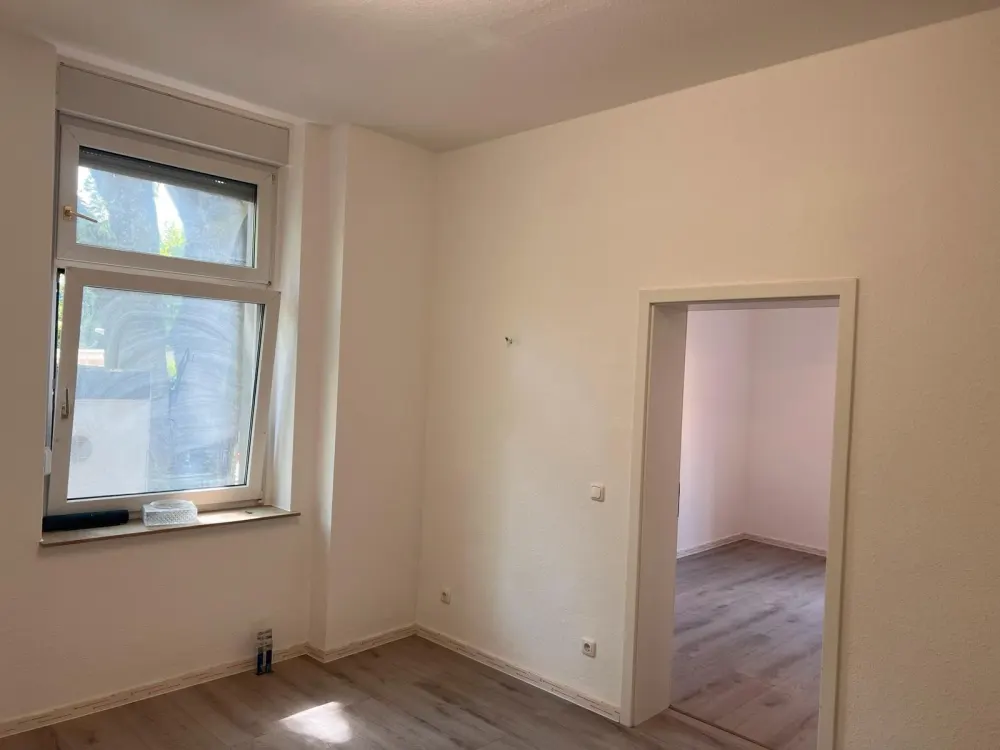 Frisch renovierte 2,5 Zimmer Wohnung im Erdgeschoss zu vermieten